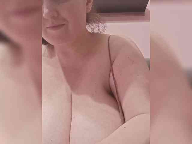 LadyAlma webcam