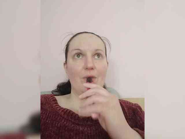 LadyAlma webcam