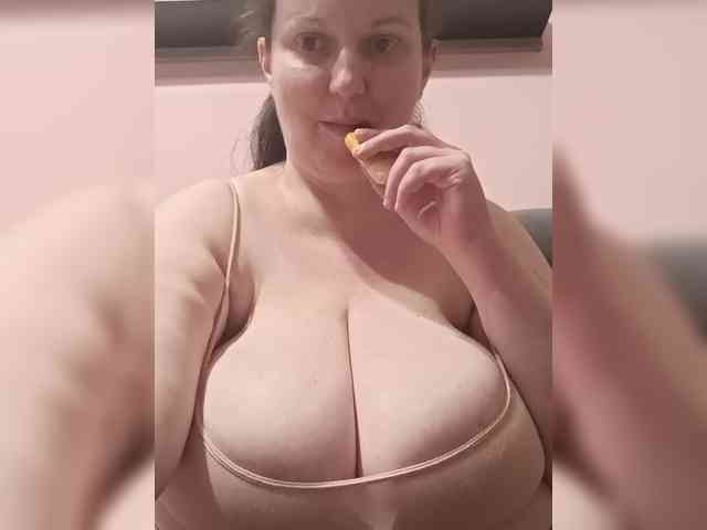 LadyAlma webcam