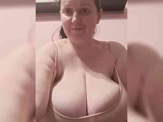 LadyAlma webcam