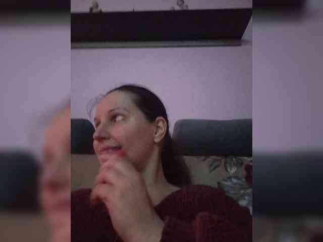 LadyAlma webcam