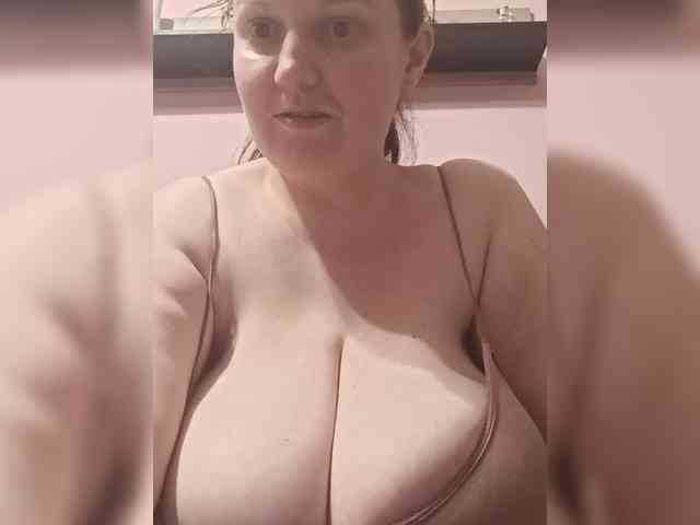 LadyAlma webcam