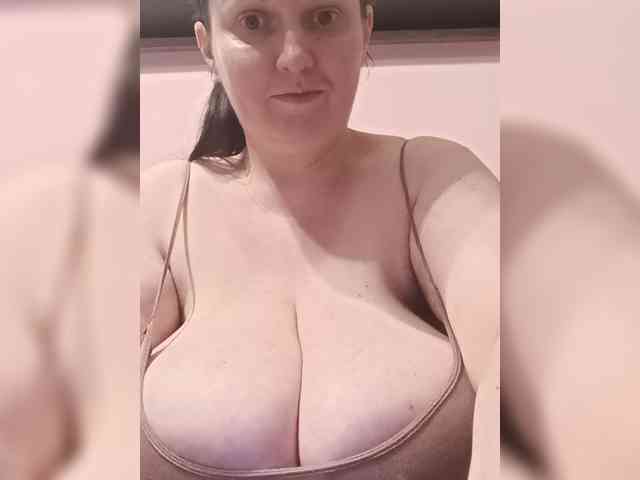 Model: LadyAlma