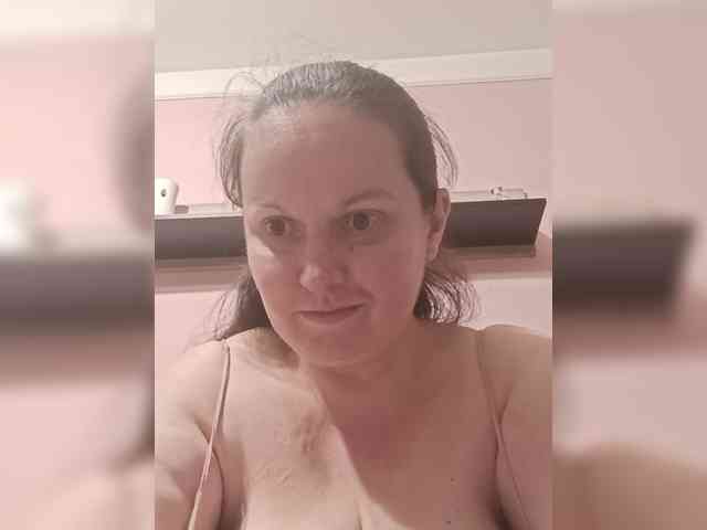LadyAlma webcam