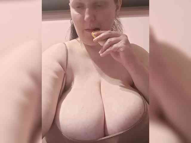 LadyAlma webcam