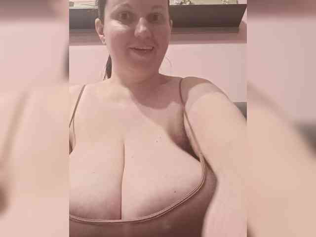 LadyAlma webcam