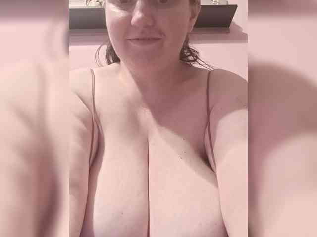 LadyAlma webcam