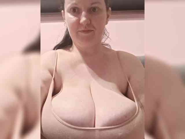 LadyAlma webcam