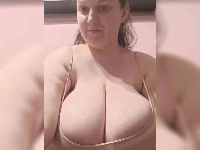 LadyAlma webcam