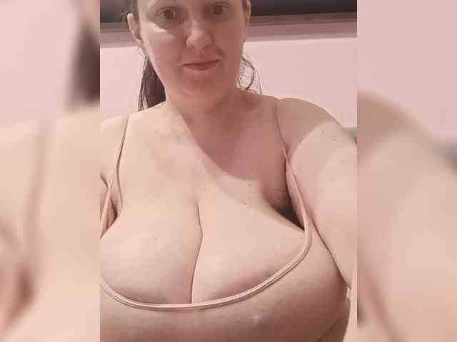 LadyAlma webcam