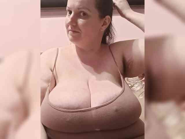 LadyAlma webcam