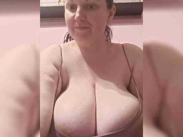 LadyAlma webcam