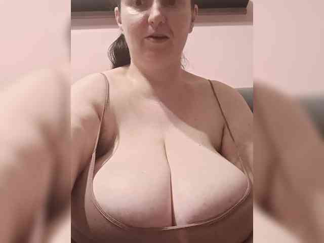 LadyAlma webcam