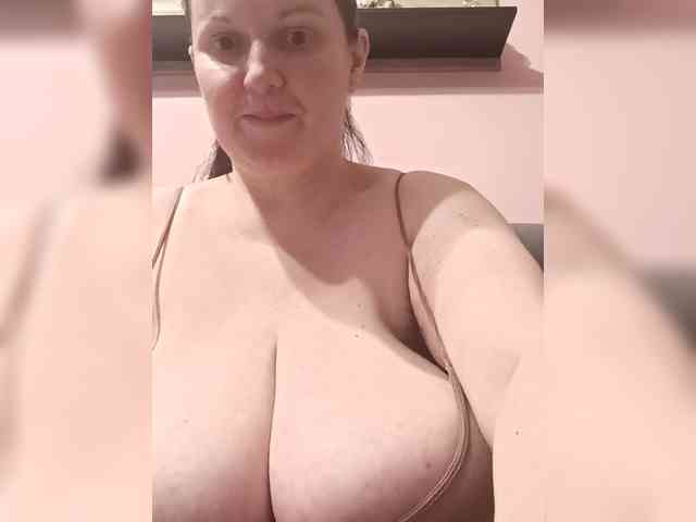 LadyAlma webcam