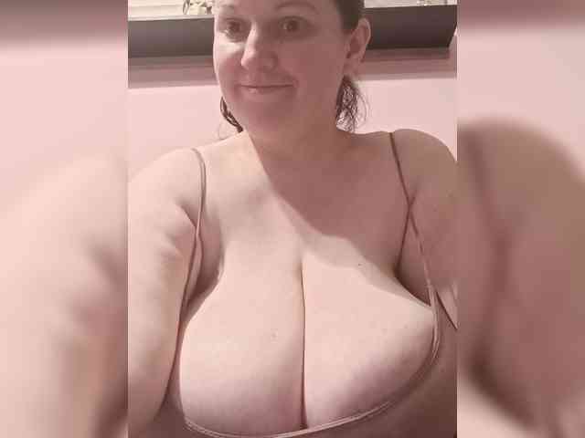 LadyAlma webcam
