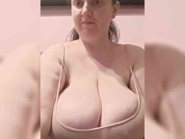 LadyAlma webcam