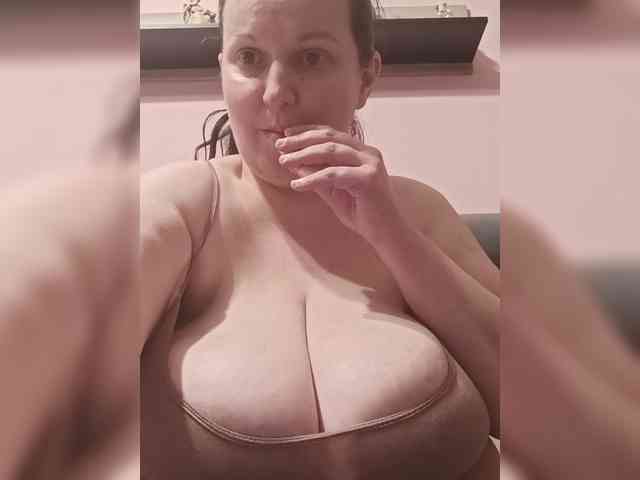 LadyAlma webcam