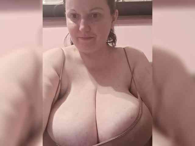 LadyAlma webcam