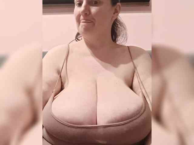 LadyAlma webcam