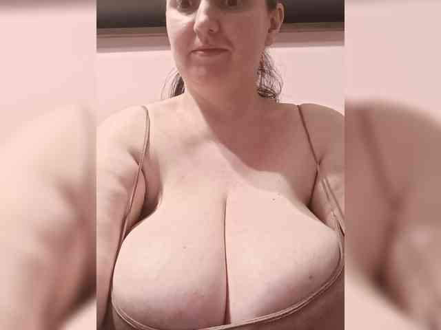 LadyAlma webcam