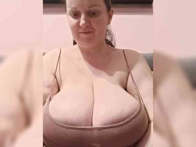 LadyAlma webcam