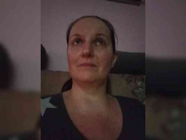 LadyAlma webcam