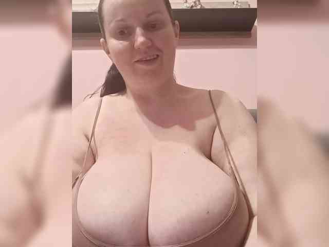 LadyAlma webcam