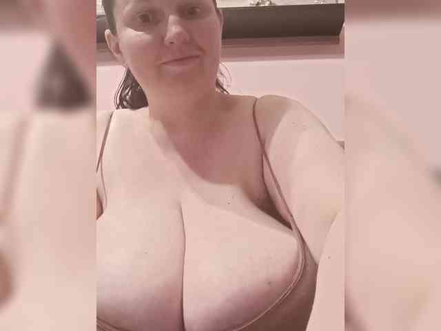 LadyAlma webcam