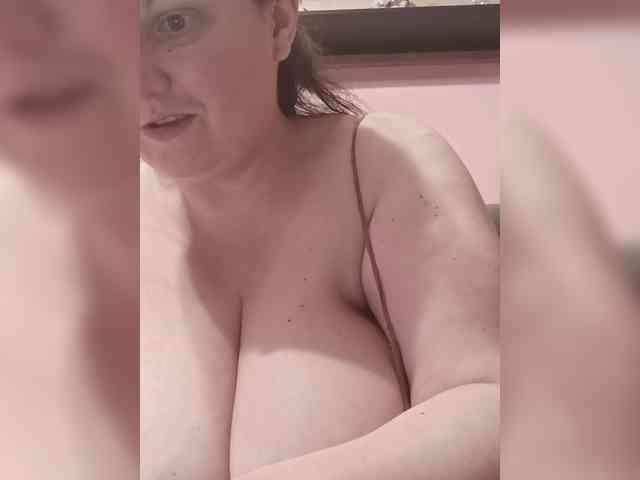 LadyAlma webcam