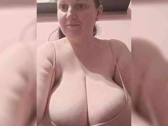 LadyAlma webcam