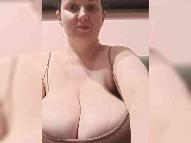 LadyAlma webcam