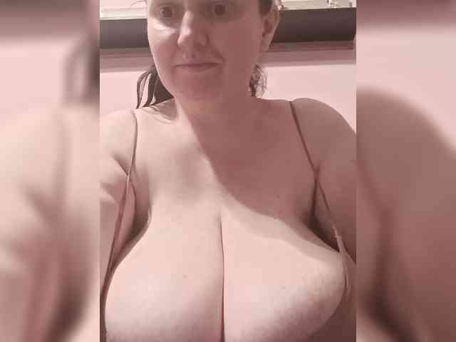 LadyAlma webcam