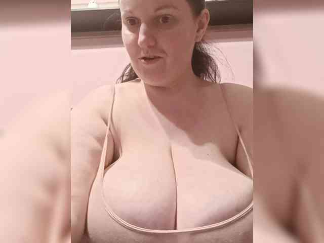 LadyAlma webcam