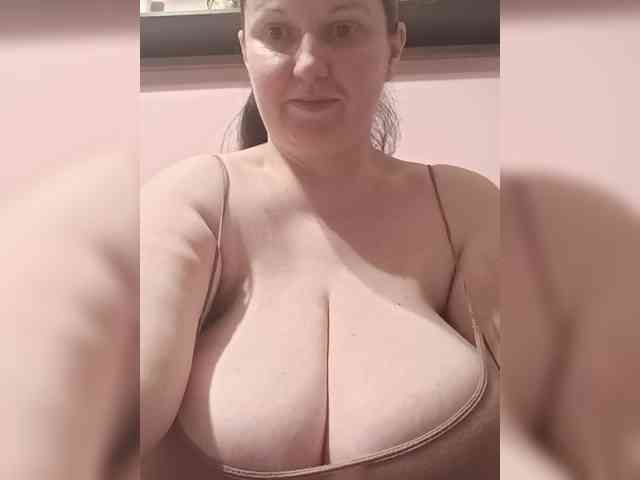 LadyAlma webcam