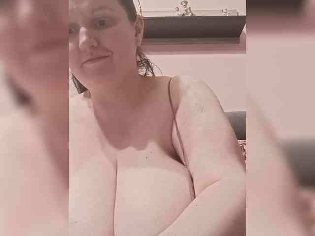 LadyAlma webcam