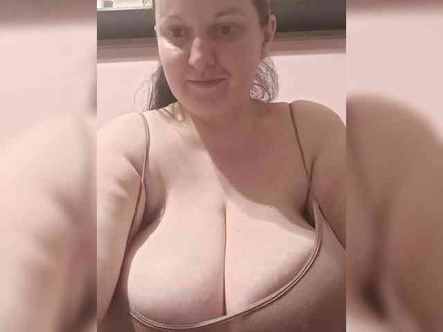LadyAlma webcam