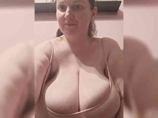 LadyAlma webcam