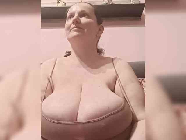 LadyAlma webcam