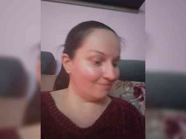 LadyAlma webcam