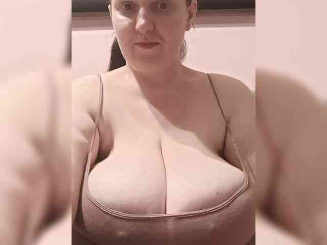 LadyAlma webcam