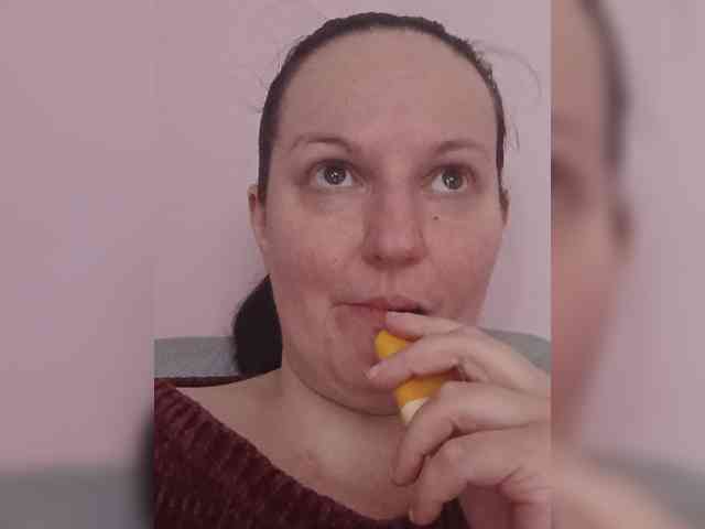 LadyAlma webcam
