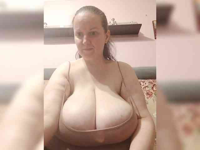 LadyAlma webcam