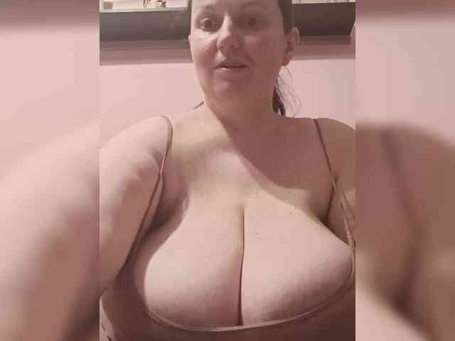 LadyAlma webcam