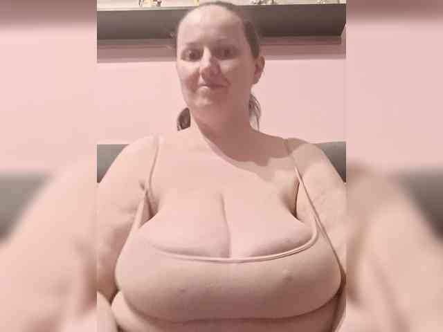 LadyAlma webcam