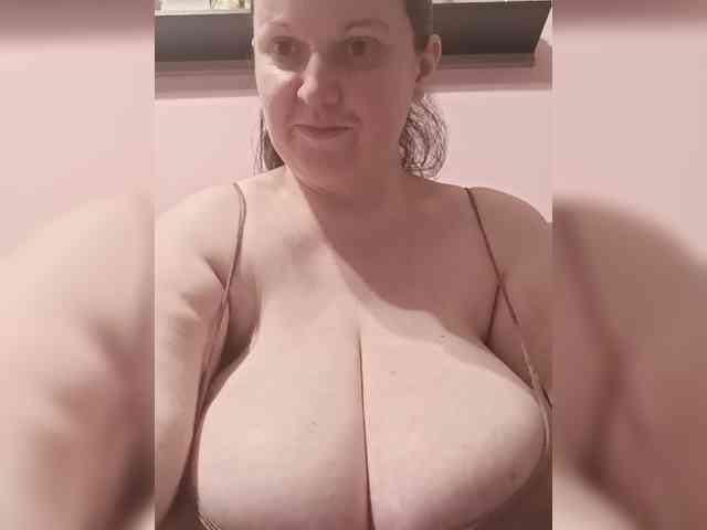 LadyAlma webcam