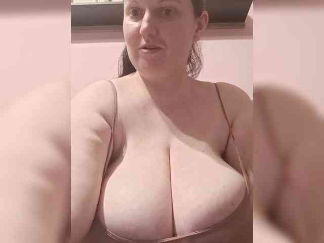 LadyAlma webcam