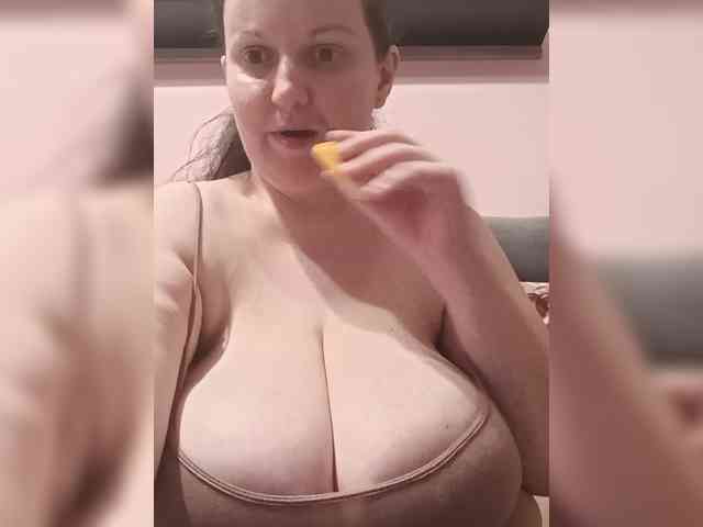 LadyAlma webcam