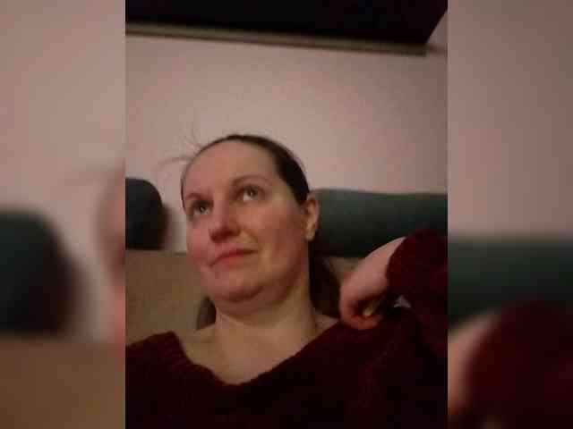 LadyAlma webcam