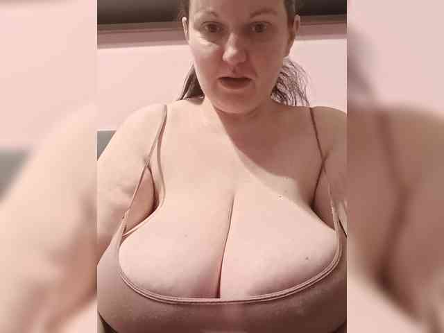 LadyAlma webcam