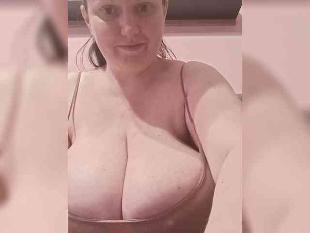 LadyAlma webcam